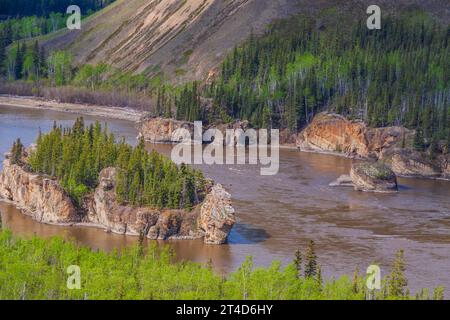 Five Finger Rapids sur le fleuve Yukon, un obstacle célèbre pour les bateaux à vapeur à aubes pendant la ruée vers l'or du Klondike. Banque D'Images