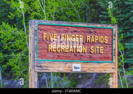 Five Finger Rapids sur le fleuve Yukon, un obstacle célèbre pour les bateaux à vapeur à aubes pendant la ruée vers l'or du Klondike. Banque D'Images