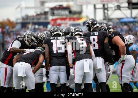 Nashville, États-Unis. 29 octobre 2023. L'attaque des Falcons d'Atlanta s'est arrêtée avant un match contre les Titans du Tennessee au Nissan Stadium de Nashville, Tennessee, le 29 octobre 2023. (Photo de Kindell Buchanan/Sipa USA) crédit : SIPA USA/Alamy Live News Banque D'Images