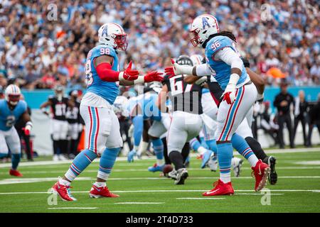 Nashville, États-Unis. 29 octobre 2023. Jeffery Simmons (98) et Denico Autry (96), qui célèbrent un match défensif contre les Falcons d'Atlanta au Nissan Stadium de Nashville, Tennessee, le 29 octobre 2023. (Photo de Kindell Buchanan/Sipa USA) crédit : SIPA USA/Alamy Live News Banque D'Images