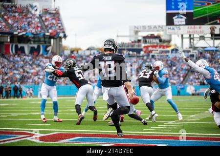 Nashville, États-Unis. 29 octobre 2023. Le joueur des Falcons d'Atlanta Bradley Pinion (13) joue contre les Titans du Tennessee au Nissan Stadium de Nashville, Tennessee, le 29 octobre 2023. (Photo de Kindell Buchanan/Sipa USA) crédit : SIPA USA/Alamy Live News Banque D'Images