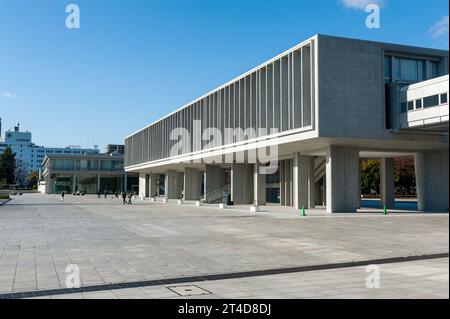 Hiroshima, Japon - 1 janvier 2020. Extérieur du musée Hiroshima Peace Memorial. Banque D'Images