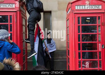 marche en faveur de la Palestine à Manchester pendant le conflit entre Israël et le Hamas dans la bande de Gaza, 2023. Banque D'Images