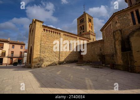 Ensemble de l'église romane de Santa Eugènia de Berga, dans le bassin de la Plana de Vic (Osona, Barcelone, Catalogne, Espagne) Banque D'Images