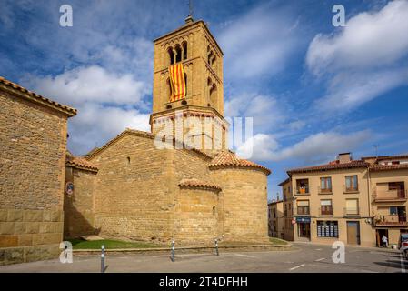 Ensemble de l'église romane de Santa Eugènia de Berga, dans le bassin de la Plana de Vic (Osona, Barcelone, Catalogne, Espagne) Banque D'Images