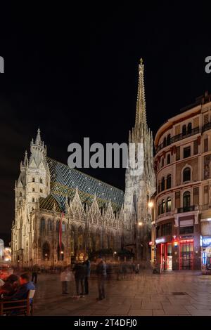 St. La cathédrale d'Étienne est l'église mère de l'archidiocèse catholique romain de Vienne construite dans le style roman et gothique et se dresse sur les ruines de Banque D'Images