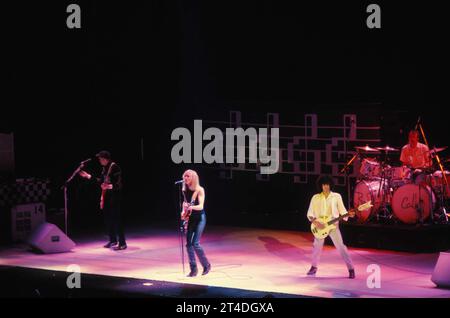 CHEAP TRICK ; groupe de rock américain ; RICK NIELSON - guitariste principal ; ROBIN ZANDER, TOM PETERSSON ET BUN E CARLOS ; 1981 ; crédit : Lynn McAfee / Performing Arts Images www.performingartsimages.com Banque D'Images