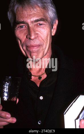 JAMES COBURN ; James Harrison Coburn III (31 août 1928 – 18 novembre 2002) ; acteur de cinéma et de télévision américain qui a été présenté dans plus de 70 films, principalement des rôles d'action, et a fait 100 apparitions à la télévision au cours d'une carrière de 45 ans ; crédit : Lynn McAfee / Performing Arts Images www.performingartsimages.com Banque D'Images