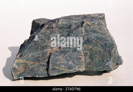 L'amphibolite est une roche métamorphique principalement composée de minéraux amphiboles. Exemple. Banque D'Images