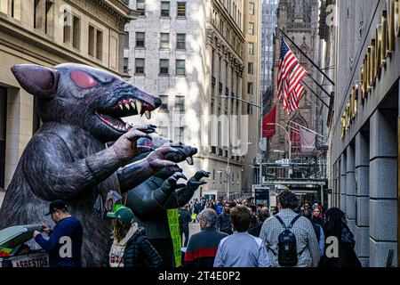 Travailleurs en grève, Trump Building, 40 Wall Street, New York City, New York, ÉTATS-UNIS Banque D'Images