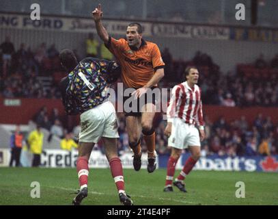 Wolverhampton Wanderers v Stoke City à Molineux le footballeur des Wolves Steve Bull célèbre son but. Banque D'Images