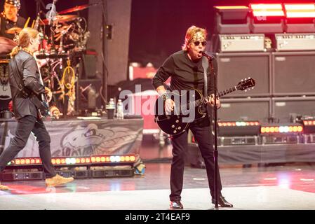 Hollywood, États-Unis. 29 octobre 2023. George Thorogood joue avec les destroyers au Hard Rock Live à Hollywood, Floride, le 29 octobre 2023. La performance était la dernière nuit de la tournée Crazy Nights. (Photo de Geoffrey Clowes/Sipa USA) crédit : SIPA USA/Alamy Live News Banque D'Images