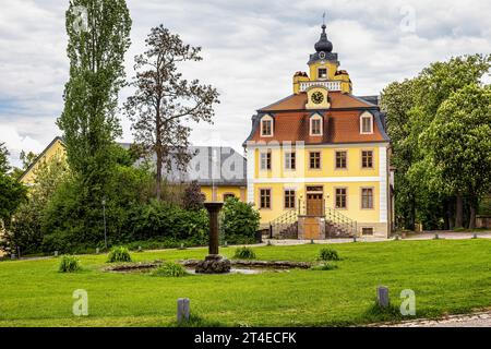 Le château du Belvédère près de Weimar la Thuringe Allemagne est une élégante résidence d'été datant du 18th siècle. Vue depuis le parc du château. Banque D'Images