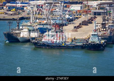 Ensenada, Colombie-Britannique, Mexique – 14 septembre 2023 : amarrage de bateaux dans un chantier naval du port d'Ensenada en Basse-Californie, au Mexique. Banque D'Images