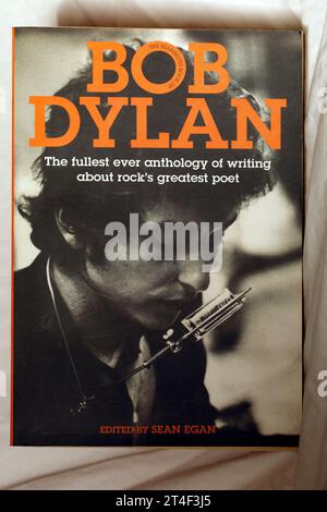 Bob Dylan édité par Sean Egan. Couverture de livre sur fond blanc. Banque D'Images