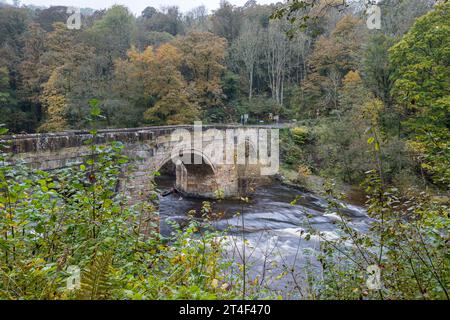 Pontcysyllte Old Bridge photographié par Trevor alors que les arbres tournent à l'automne. Banque D'Images