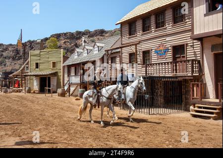 GRAN CANARIA, ESPAGNE - 01 AOÛT 2023 : Sioux City est une ville de cow-boy recréée avec des spectacles et populaire auprès des touristes Banque D'Images