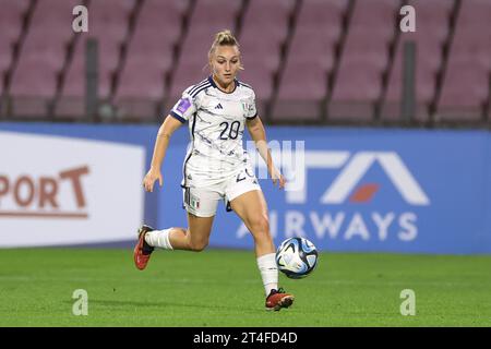 Salerne, Italie. 27 octobre 2023. Giada Greggi d'Italie lors du match de la Ligue des nations féminine de l'UEFA au Stadio Arechi, Salerne. Le crédit photo devrait se lire : Jonathan Moscrop/Sportimage crédit : Sportimage Ltd/Alamy Live News Banque D'Images