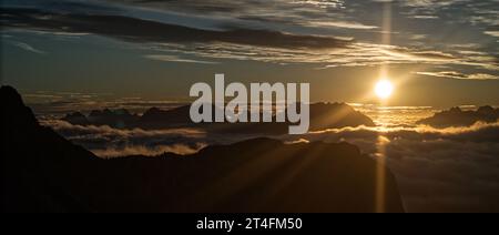 Lever de soleil dans les montagnes du tyrol du Sud Banque D'Images