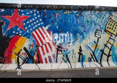 Berlin, Allemagne. 4 juillet 2023. Murale de Peter Lorenz dans East Side Gallery. Banque D'Images