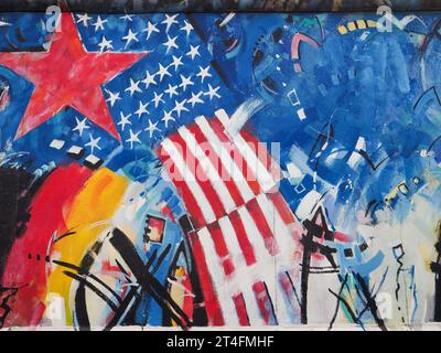 Berlin, Allemagne. 4 juillet 2023. Murale de Peter Lorenz dans East Side Gallery. Banque D'Images