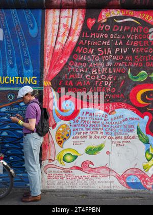 Berlin, Allemagne. 4 juillet 2023. Murale dans East Side Gallery. Banque D'Images