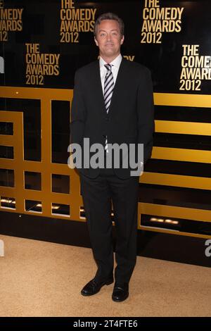 Matthew Perry assiste aux Comedy Awards 2012 à Hammerstein Ballroom le 28 avril 2012 à New York. Banque D'Images