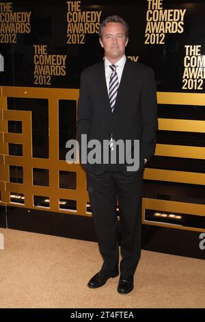 Matthew Perry assiste aux Comedy Awards 2012 à Hammerstein Ballroom le 28 avril 2012 à New York. Banque D'Images