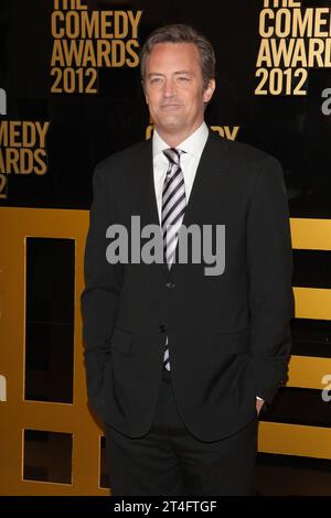 Matthew Perry assiste aux Comedy Awards 2012 à Hammerstein Ballroom le 28 avril 2012 à New York. Banque D'Images