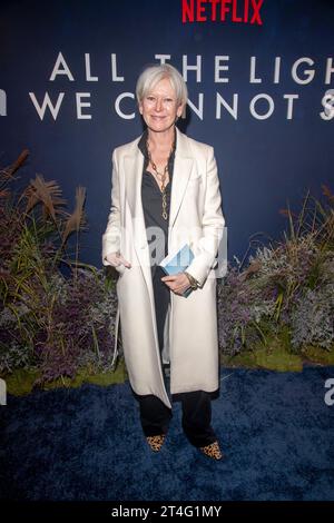 New York, États-Unis. 30 octobre 2023. NEW YORK, NEW YORK - 30 OCTOBRE : Joanna Coles assiste à la projection de Netflix « All the Light We Cannot See » à New York au Paris Theater le 30 octobre 2023 à New York. Crédit : Ron Adar/Alamy Live News Banque D'Images