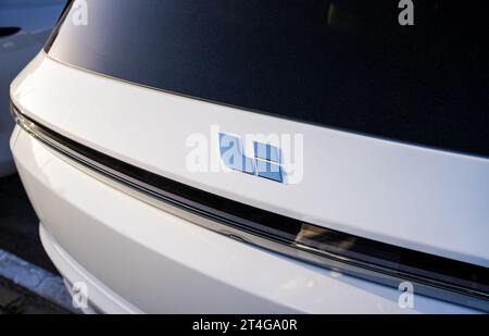 Almaty, Kazakhstan - 18 août 2023 : emblème Li Auto au dos du modèle L9. Voiture électrique Banque D'Images