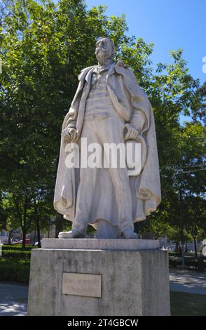 Portugal : Ramalho Ortigao (1836 - 1915), écrivain, journaliste, critique littéraire et traducteur portugais, jardin Cordoaria, Praça de Parada Leitão, Porto. José Duarte Ramalho Ortigão était un partisan du romantisme littéraire portugais. Il a co-écrit "le mystère de la route de Sintra", souvent cité comme le premier roman policier portugais. Banque D'Images