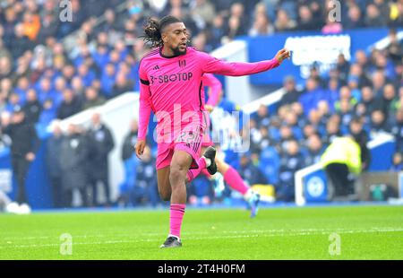 Alex Iwobi de Fulham lors du match de Premier League entre Brighton et Hove Albion et Fulham à l'American Express Stadium, Brighton, Royaume-Uni - 29 octobre 2023 photo Simon Dack / Telephoto Images. Usage éditorial uniquement. Pas de merchandising. Pour les images de football des restrictions FA et Premier League s'appliquent inc. Aucune utilisation Internet/mobile sans licence FAPL - pour plus de détails contacter football Dataco Banque D'Images