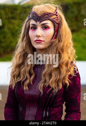 Cosplay | Scarlet Witch | cosplayers au deuxième jour de MCM Comic con au centre d'exposition Excel à Londres le 28 octobre 2023 Banque D'Images