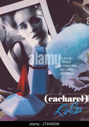 Cacharel Loulou Perfume affiche publicitaire Cacharel commercial quand le parfum devient une caresse. Flacon de parfum bleu Cacharel Loulou Banque D'Images