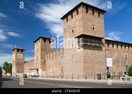 Vérone, Italie - 18 août 2021 : Château de Castelvecchio à Vérone, Italie. Banque D'Images