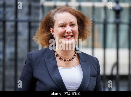 Londres, Royaume-Uni. 31 octobre 2023. Victoria Prentis, procureur général, quitte le numéro 10 Downing Street après une réunion du Cabinet. Crédit : Mark Thomas/Alamy Live News Banque D'Images