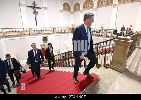 Markus SOEDER Ministerpraesident Bayern und CSU Vorsitzender, Ankunft im Landtag, im Treppenhaus., Wahl und Vereidigung des Bayerischen Ministerpraesidenten am 31.10.2023 im Bayerischen Landtag, Maximilianeum in Muenchen *** Markus SOEDER Premier ministre d'État de Bavière et président de la CSU, arrivée au Parlement de l'escalier, élection et prestation de serment du premier ministre de l'État bavarois le 31 10 2023 au Parlement de l'État bavarois, Maximilianeum à Munich crédit : Imago/Alamy Live News Banque D'Images