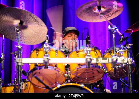 Der amerikanische Jazz-Schlagzeuger Dennis Chambers im Oberhausener Ebertbad. Le batteur de jazz américain Dennis Chambers à Oberhausen. Oberhausen NRW DEUDEGERMANYDEUTSCHLANDALLEMAGNE crédit : Imago/Alamy Live News Banque D'Images