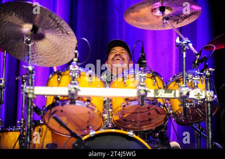 Der amerikanische Jazz-Schlagzeuger Dennis Chambers im Oberhausener Ebertbad. Le batteur de jazz américain Dennis Chambers à Oberhausen. Oberhausen NRW DEUDEGERMANYDEUTSCHLANDALLEMAGNE crédit : Imago/Alamy Live News Banque D'Images