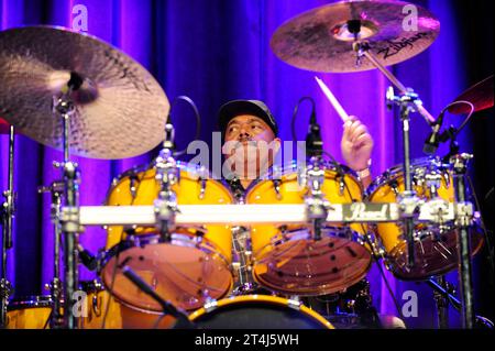 Der amerikanische Jazz-Schlagzeuger Dennis Chambers im Oberhausener Ebertbad. Le batteur de jazz américain Dennis Chambers à Oberhausen. Oberhausen NRW DEUDEGERMANYDEUTSCHLANDALLEMAGNE crédit : Imago/Alamy Live News Banque D'Images