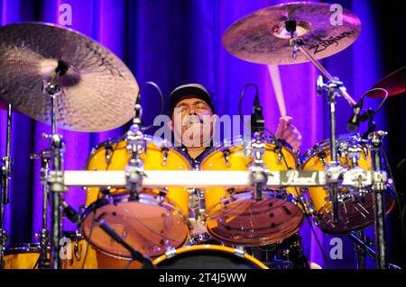 Der amerikanische Jazz-Schlagzeuger Dennis Chambers im Oberhausener Ebertbad. Le batteur de jazz américain Dennis Chambers à Oberhausen. Oberhausen NRW DEUDEGERMANYDEUTSCHLANDALLEMAGNE crédit : Imago/Alamy Live News Banque D'Images