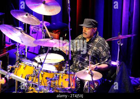 Der amerikanische Jazz-Schlagzeuger Dennis Chambers im Oberhausener Ebertbad. Le batteur de jazz américain Dennis Chambers à Oberhausen. Oberhausen NRW DEUDEGERMANYDEUTSCHLANDALLEMAGNE crédit : Imago/Alamy Live News Banque D'Images