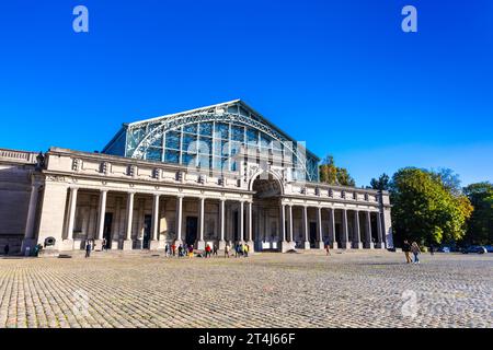 Salle Nord vue du Musée Royal des Forces armées et de l'Histoire militaire, Parc du Cinquantenaire, Bruxelles, Belgique Banque D'Images