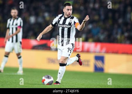 Athènes, Grèce. 30 octobre 2023. Andrija Zivkovic du PAOK en action lors d'un match de Superleague grecque entre l'AEK FC et le PAOK FC. (Image de crédit : © Giannis Papanikos/ZUMA Press Wire) USAGE ÉDITORIAL SEULEMENT! Non destiné à UN USAGE commercial ! Banque D'Images