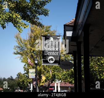 Signez pour le centre des visiteurs de la chambre de commerce de Saratoga dans le village historique de Saratoga Banque D'Images