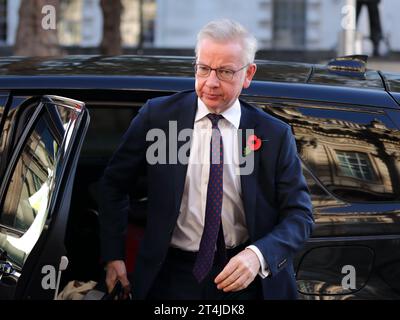 Londres, Royaume-Uni, 31 octobre 2023. Michael Gove, secrétaire d'État chargé du nivellement, du logement et des collectivités, arrive au Bureau du Cabinet pour la réunion du Cabinet. Crédit : Uwe Deffner/Alamy Live News Banque D'Images