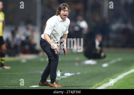 Athènes, Grèce. 30 octobre 2023. L'entraîneur de l'AEK, Matias Almeyda, lors d'un match de Superleague grecque entre l'AEK FC et le PAOK FC. (Image de crédit : © Giannis Papanikos/ZUMA Press Wire) USAGE ÉDITORIAL SEULEMENT! Non destiné à UN USAGE commercial ! Banque D'Images