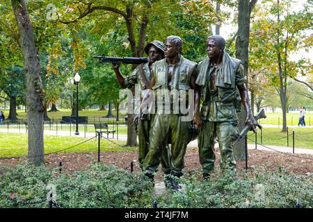 Trois militaires, trois soldats, statue de bronze de Frederick Hart, faisant partie du mémorial de guerre des vétérans du Vietnam, octobre 2023, Washington, DC, États-Unis. Banque D'Images