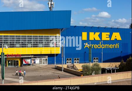 Magasin IKEA au centre commercial Porta di Roma à Rome Banque D'Images